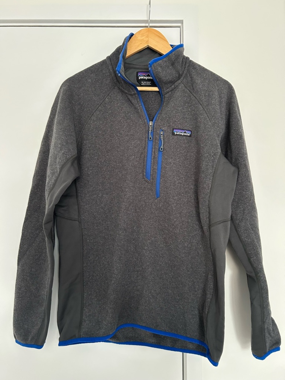 Patagonia Dark Gray Fleece Half-Zip Pullover with Blue Accents Men Medium M